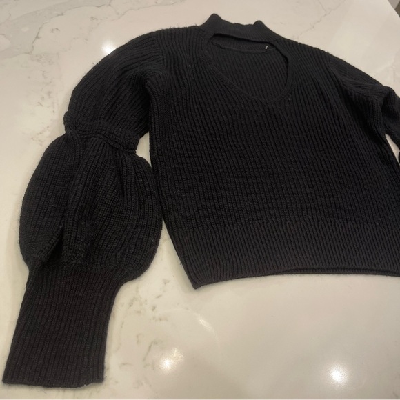 Willow & Clay Black Bubble Sleeve Sweater with Cut out in Back - Picture 10 of 14
